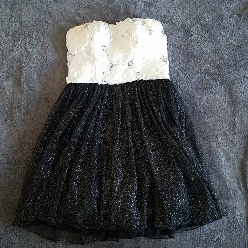 Junior Formal Speechless Dress